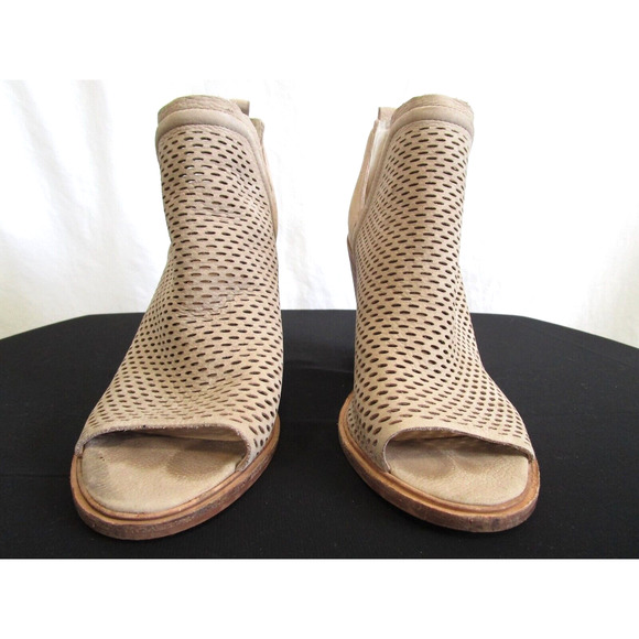 Vince Camuto Beige Perforated Suede High Heel Bootie Sandals Women Sz 9.5 M - Picture 5 of 15